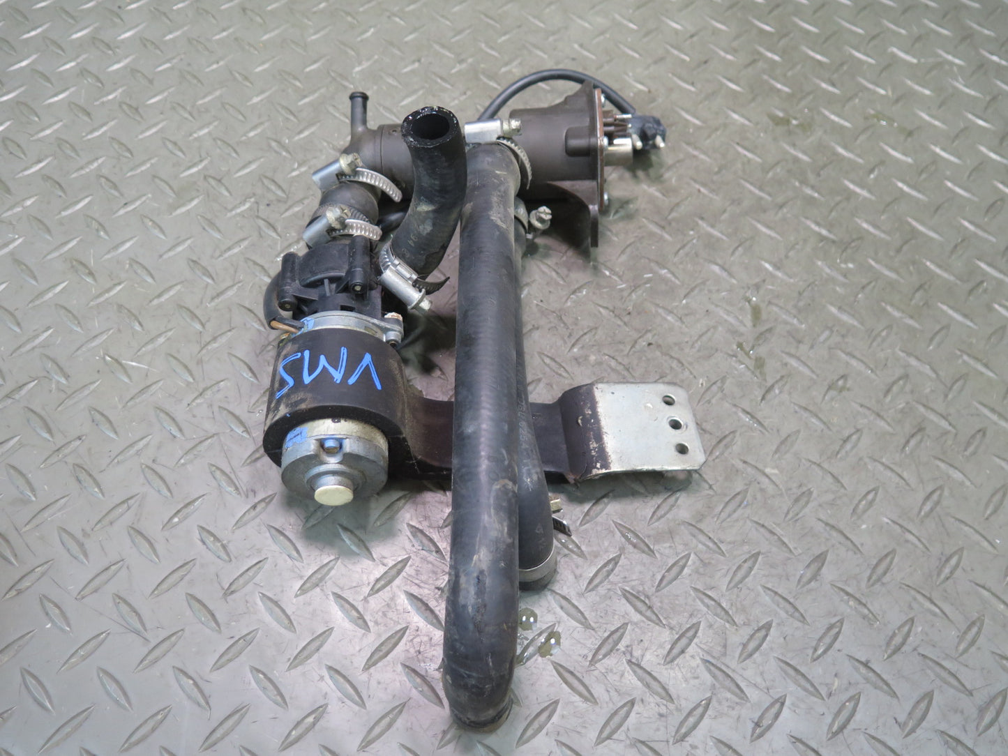 86-91 Mercedes W126 560SEL Heater Control Valve Recirculating Pump Assembly OEM