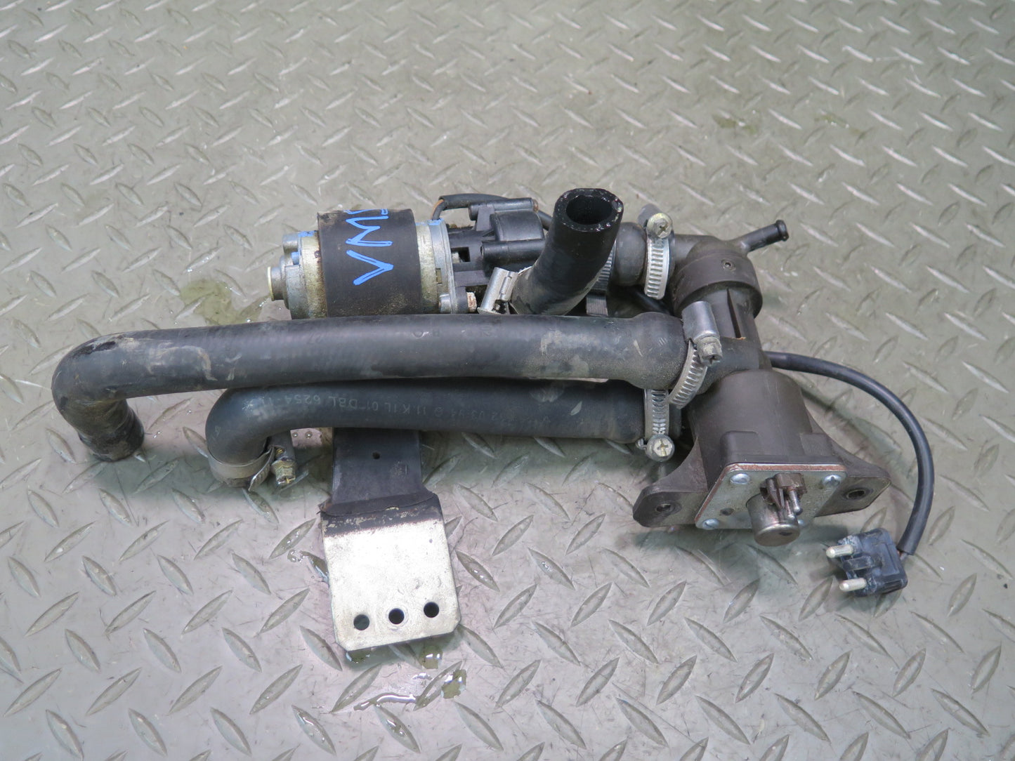 86-91 Mercedes W126 560SEL Heater Control Valve Recirculating Pump Assembly OEM