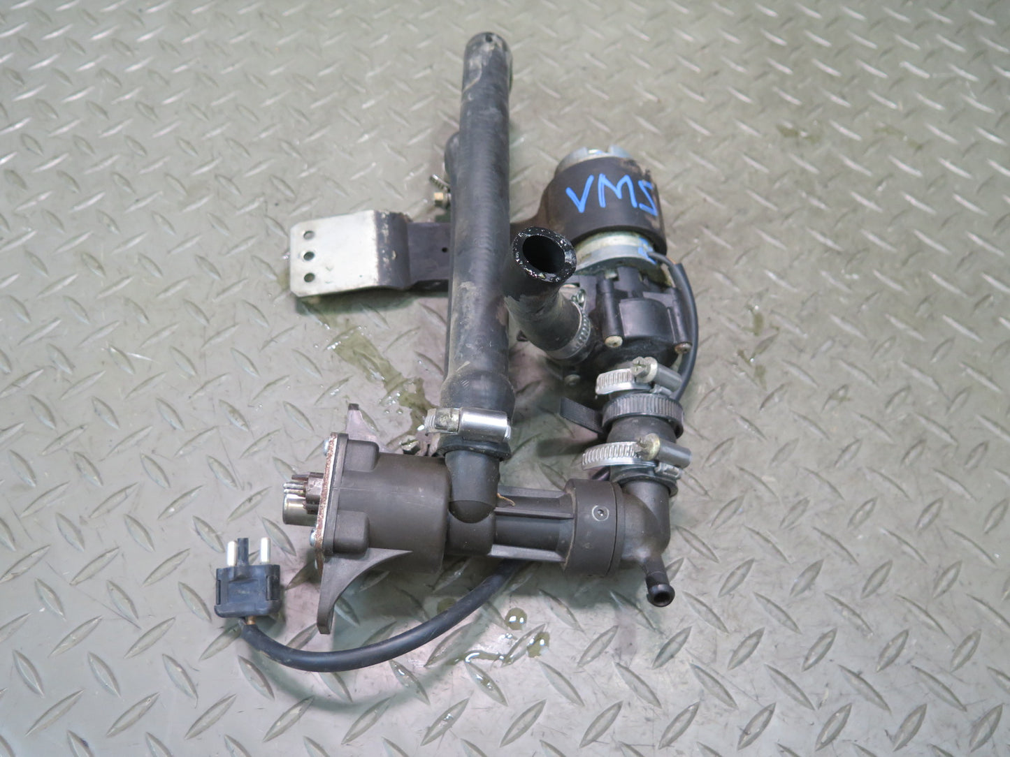 86-91 Mercedes W126 560SEL Heater Control Valve Recirculating Pump Assembly OEM