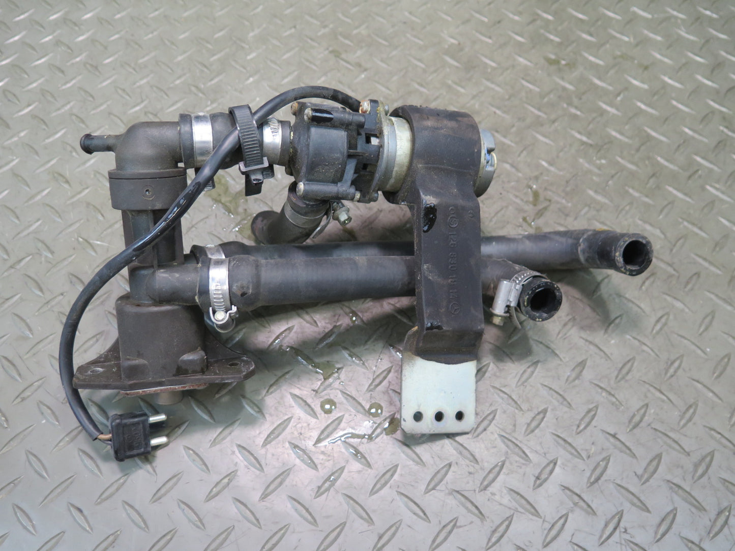 86-91 Mercedes W126 560SEL Heater Control Valve Recirculating Pump Assembly OEM