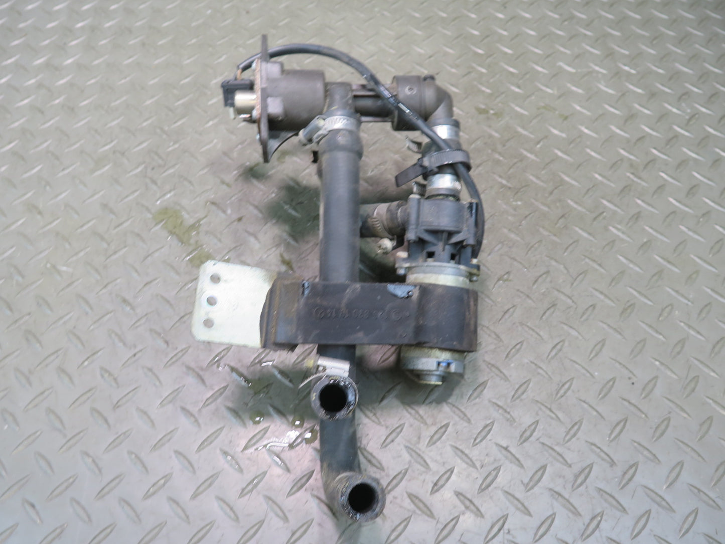 86-91 Mercedes W126 560SEL Heater Control Valve Recirculating Pump Assembly OEM