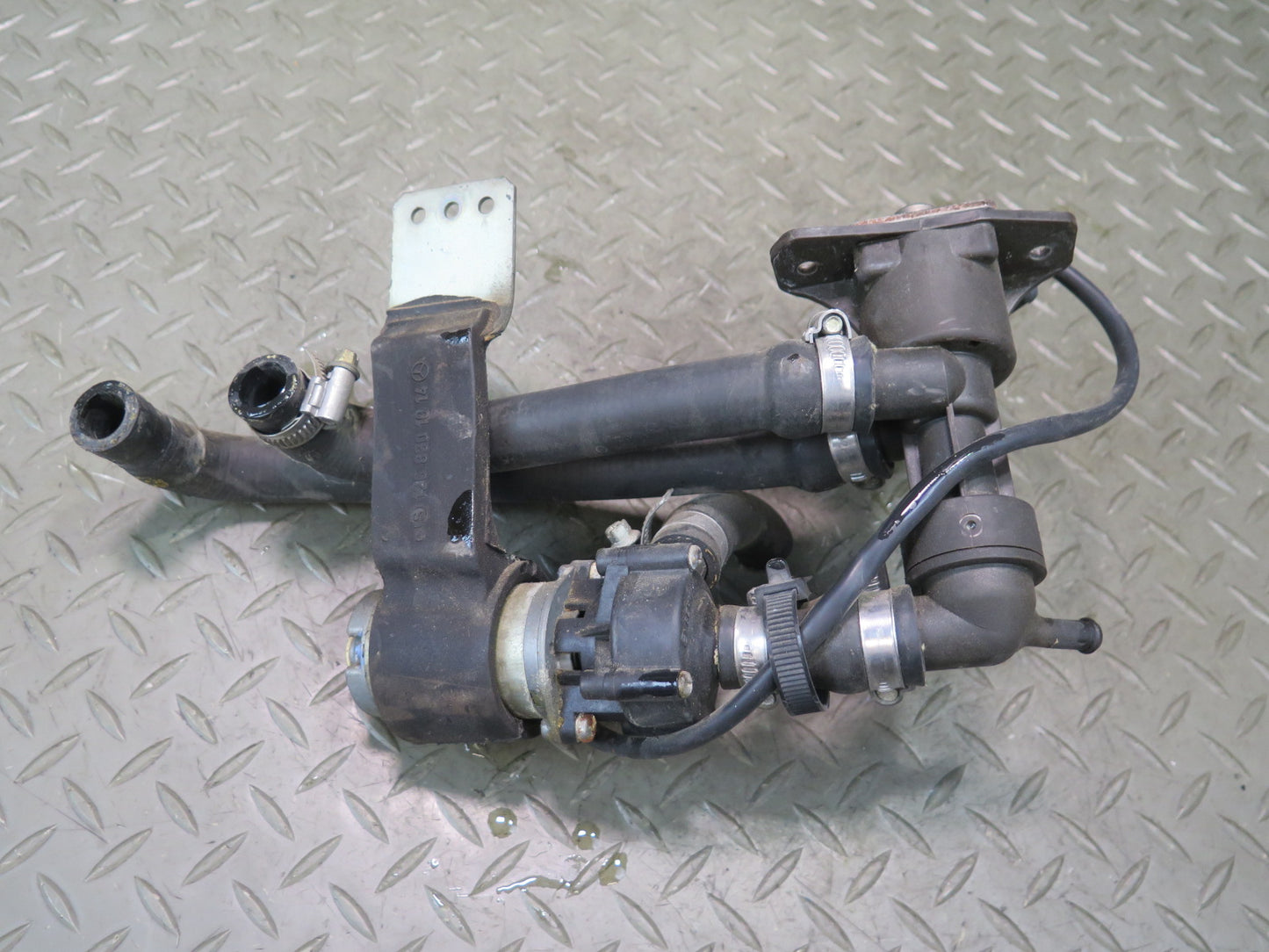 86-91 Mercedes W126 560SEL Heater Control Valve Recirculating Pump Assembly OEM