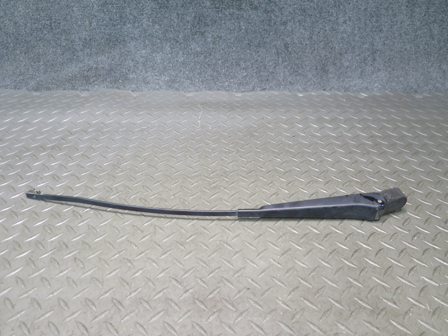86-91 Mercedes W126 560SEL Set of 2 Front Left & Right Windshield Wiper Arm OEM