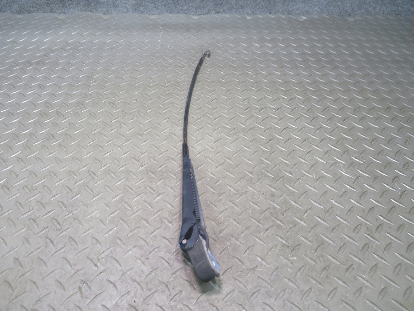 86-91 Mercedes W126 560SEL Set of 2 Front Left & Right Windshield Wiper Arm OEM