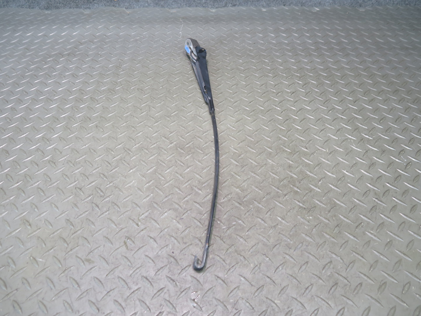 86-91 Mercedes W126 560SEL Set of 2 Front Left & Right Windshield Wiper Arm OEM