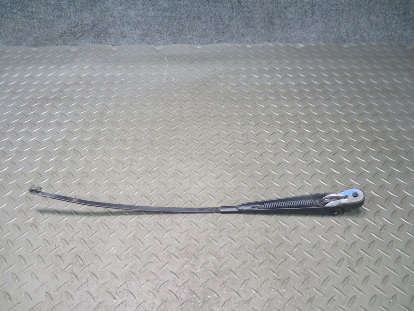 86-91 Mercedes W126 560SEL Set of 2 Front Left & Right Windshield Wiper Arm OEM