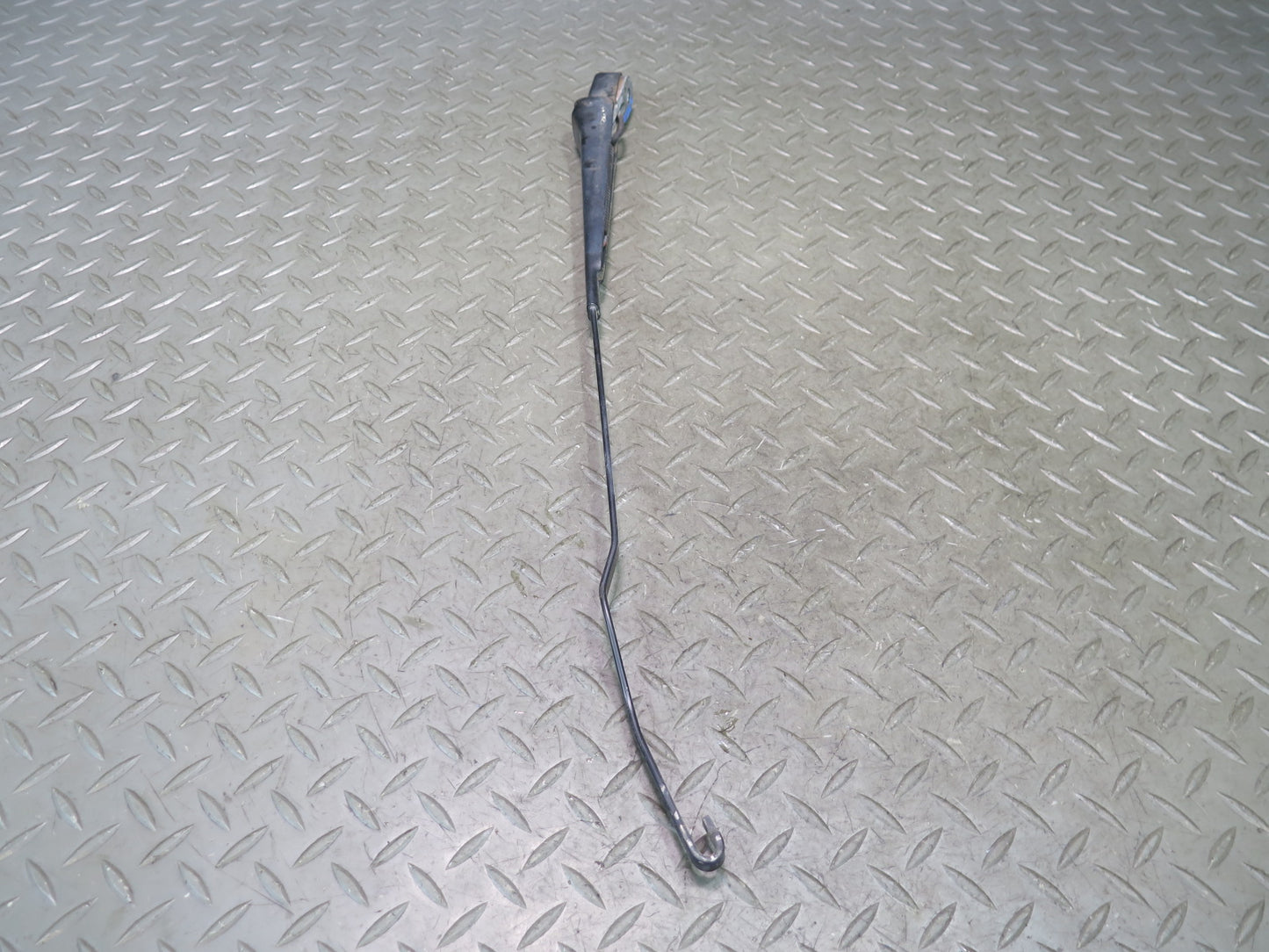 86-91 Mercedes W126 560SEL Set of 2 Front Left & Right Windshield Wiper Arm OEM