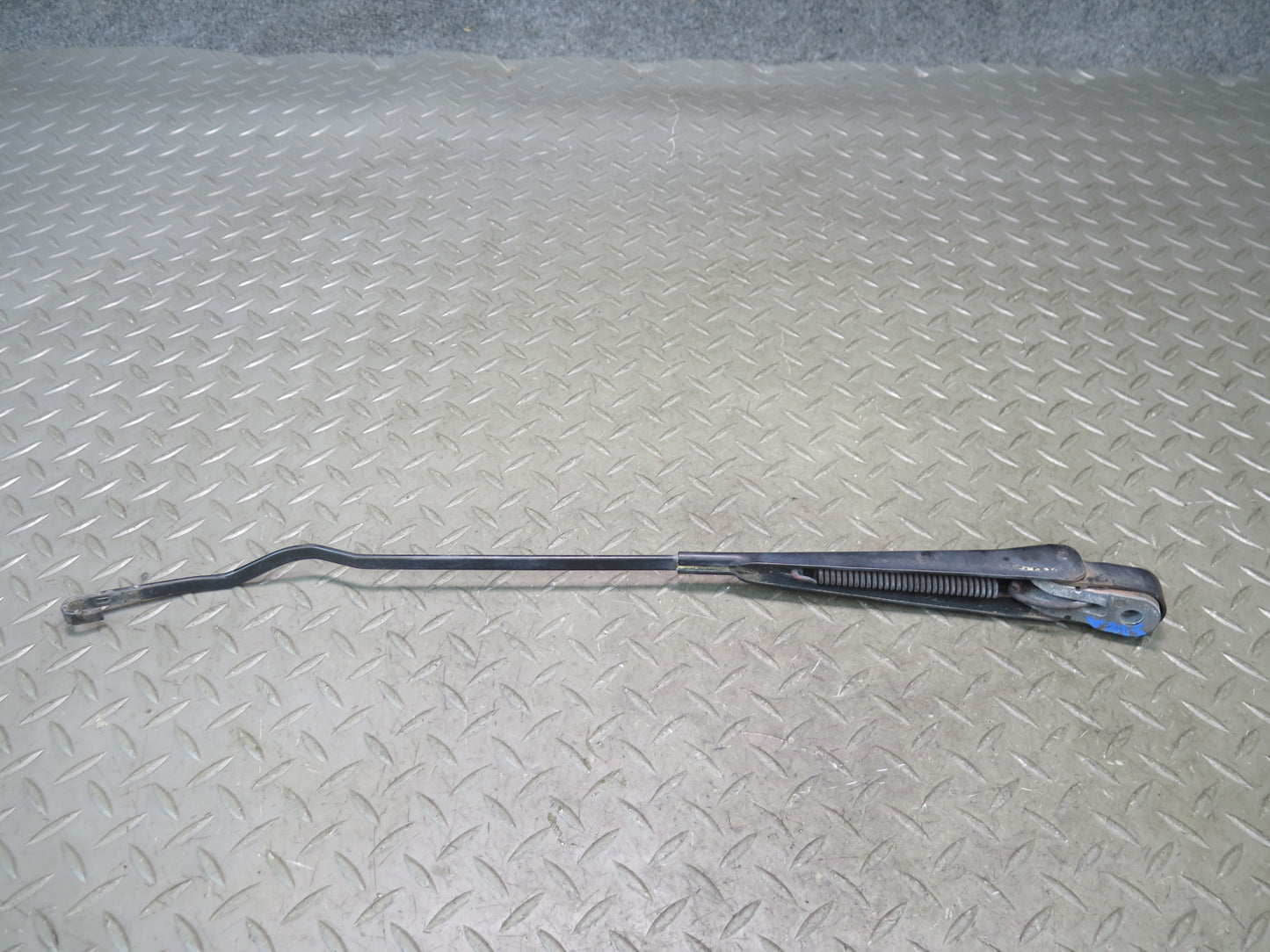 86-91 Mercedes W126 560SEL Set of 2 Front Left & Right Windshield Wiper Arm OEM