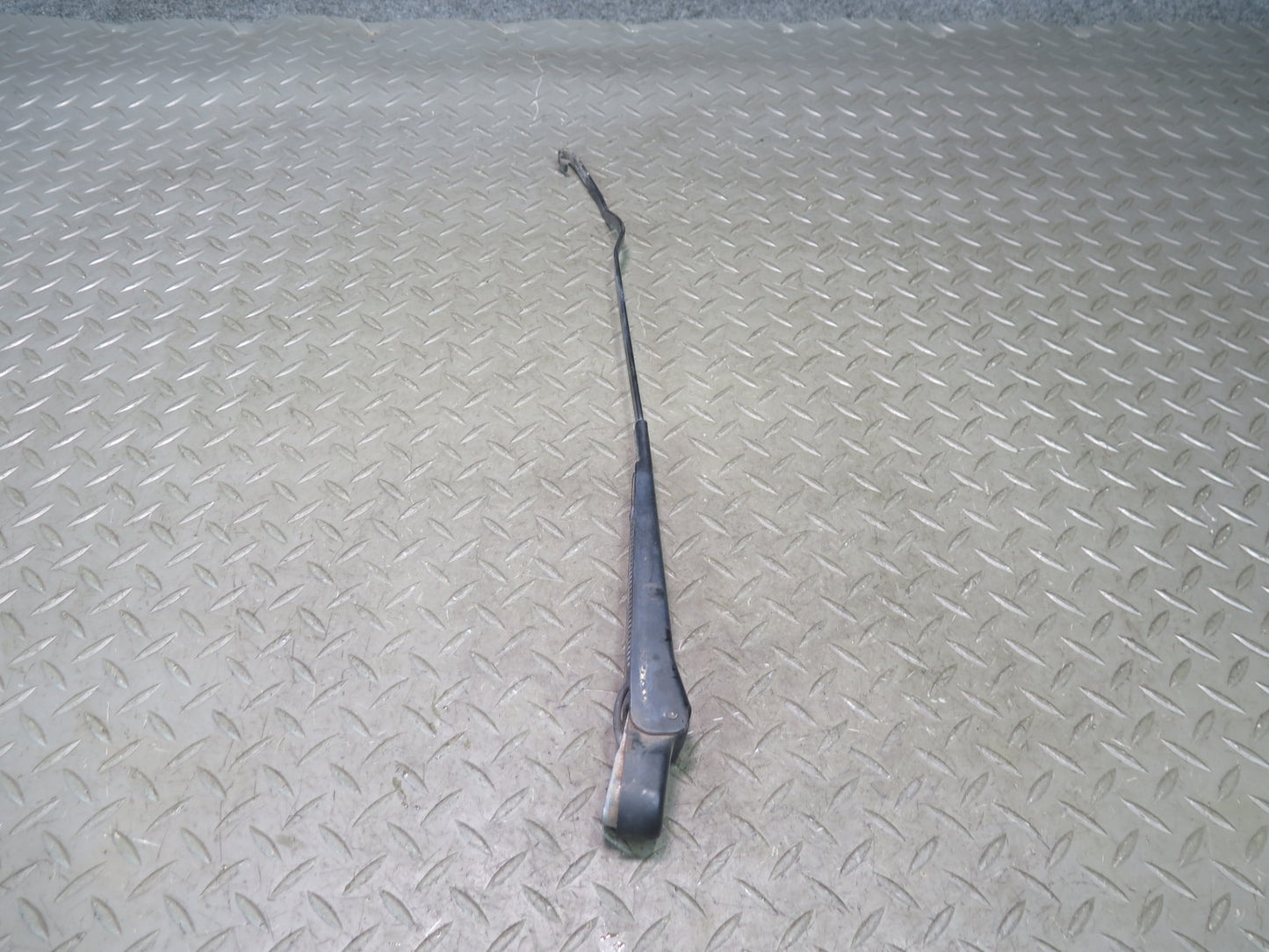 86-91 Mercedes W126 560SEL Set of 2 Front Left & Right Windshield Wiper Arm OEM