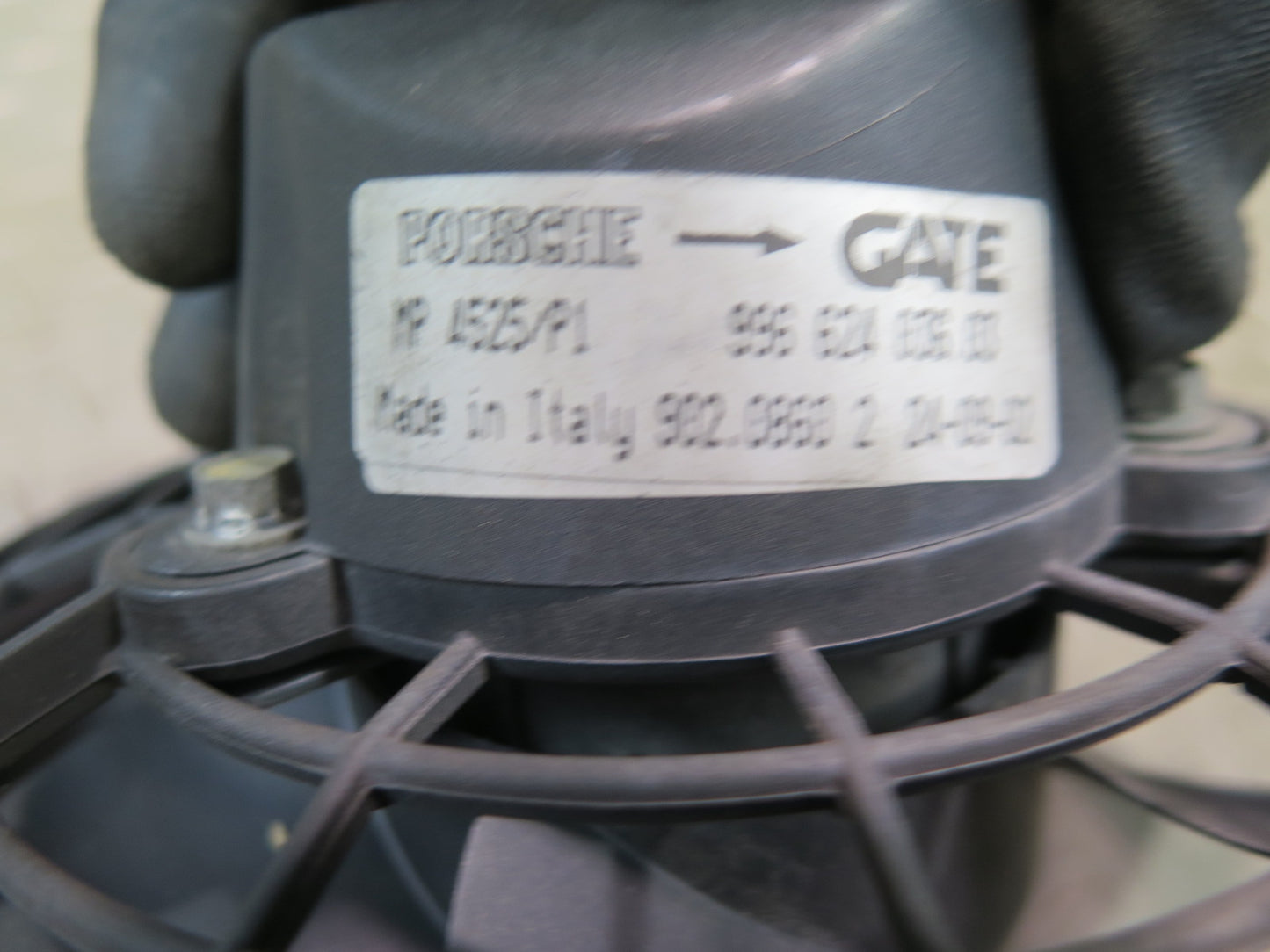 1999-2005 Porsche 911 996 Rear Deck Trunk Lid Motor Engine Blower Fan Assembly
