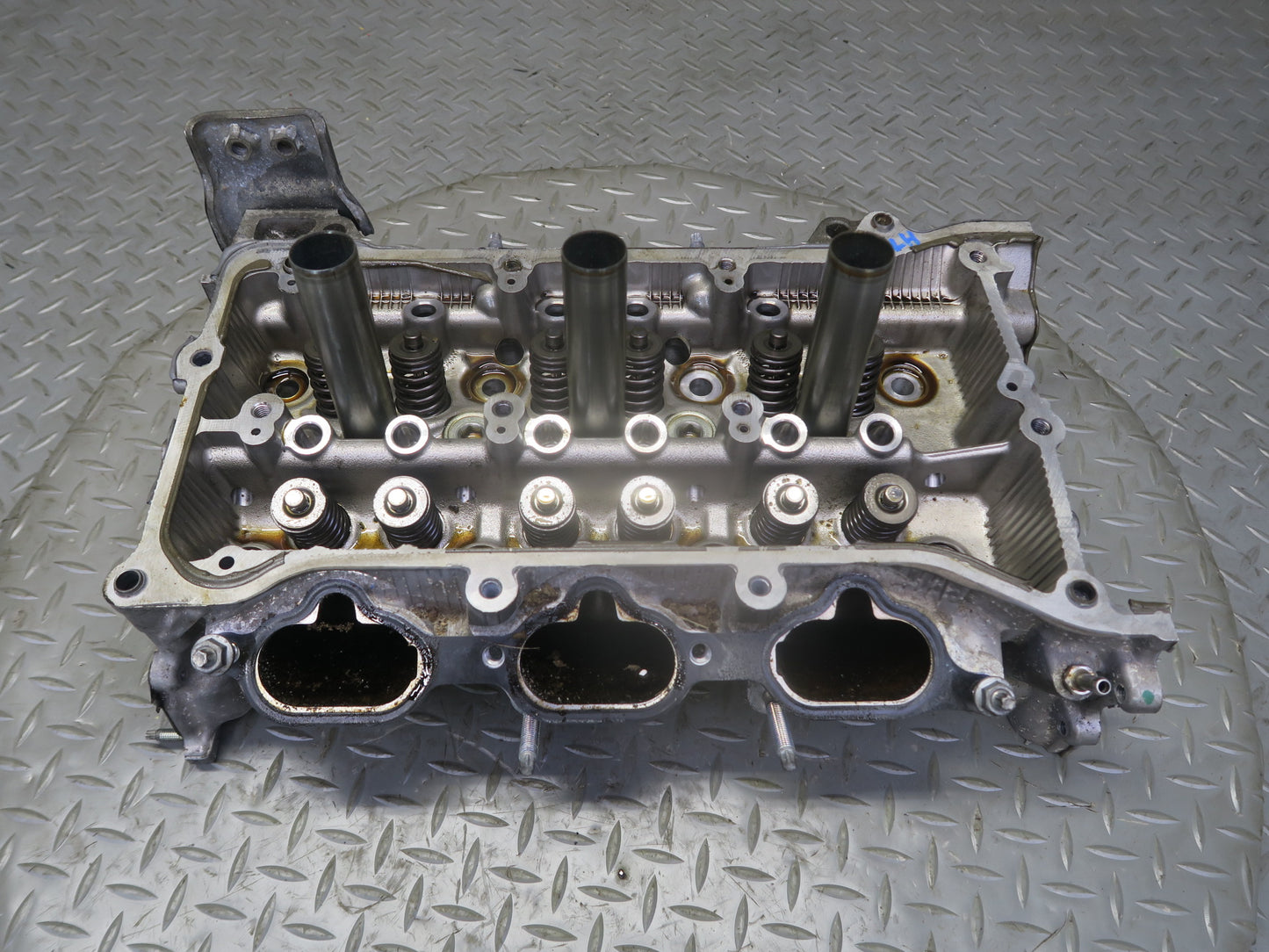15-17 Lexus GSC16L RC350 RC300 2GRFSE Left Engine Motor Cylinder Head 77K OEM