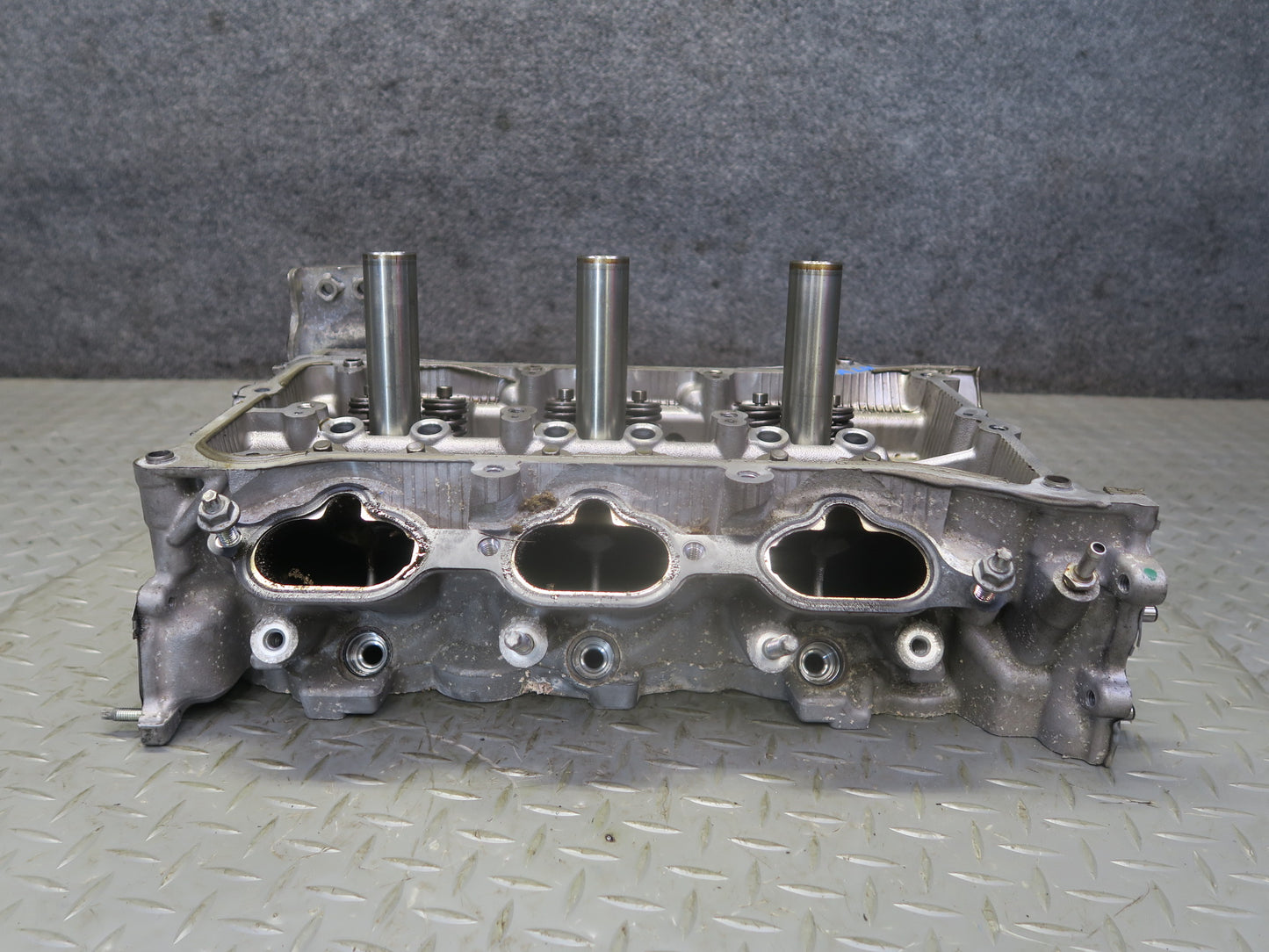 15-17 Lexus GSC16L RC350 RC300 2GRFSE Left Engine Motor Cylinder Head 77K OEM