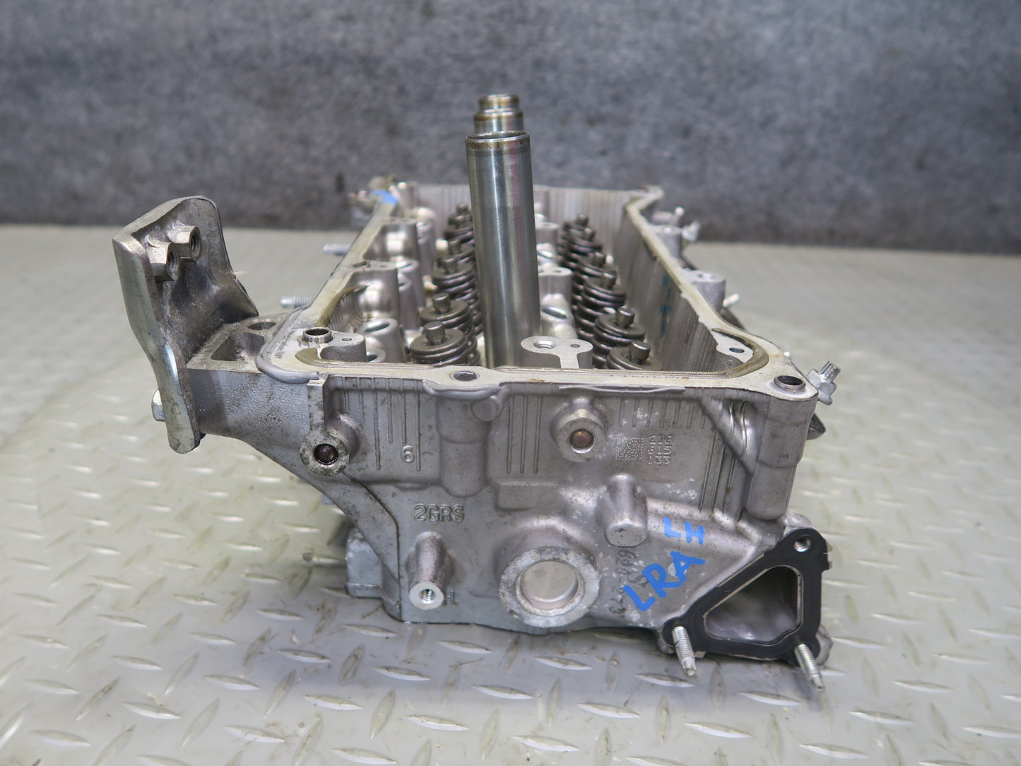 15-17 Lexus GSC16L RC350 RC300 2GRFSE Left Engine Motor Cylinder Head 77K OEM