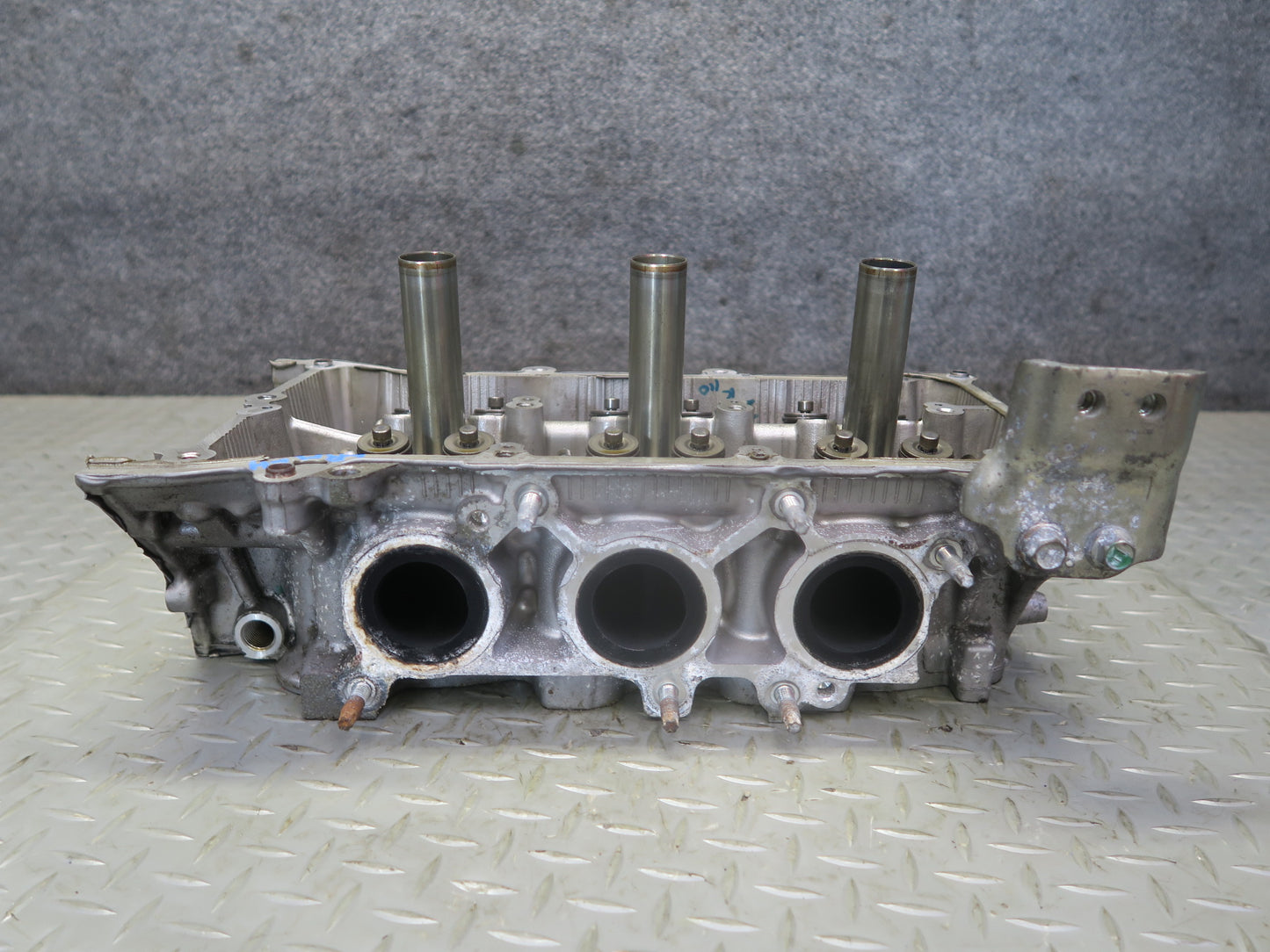 15-17 Lexus GSC16L RC350 RC300 2GRFSE Left Engine Motor Cylinder Head 77K OEM