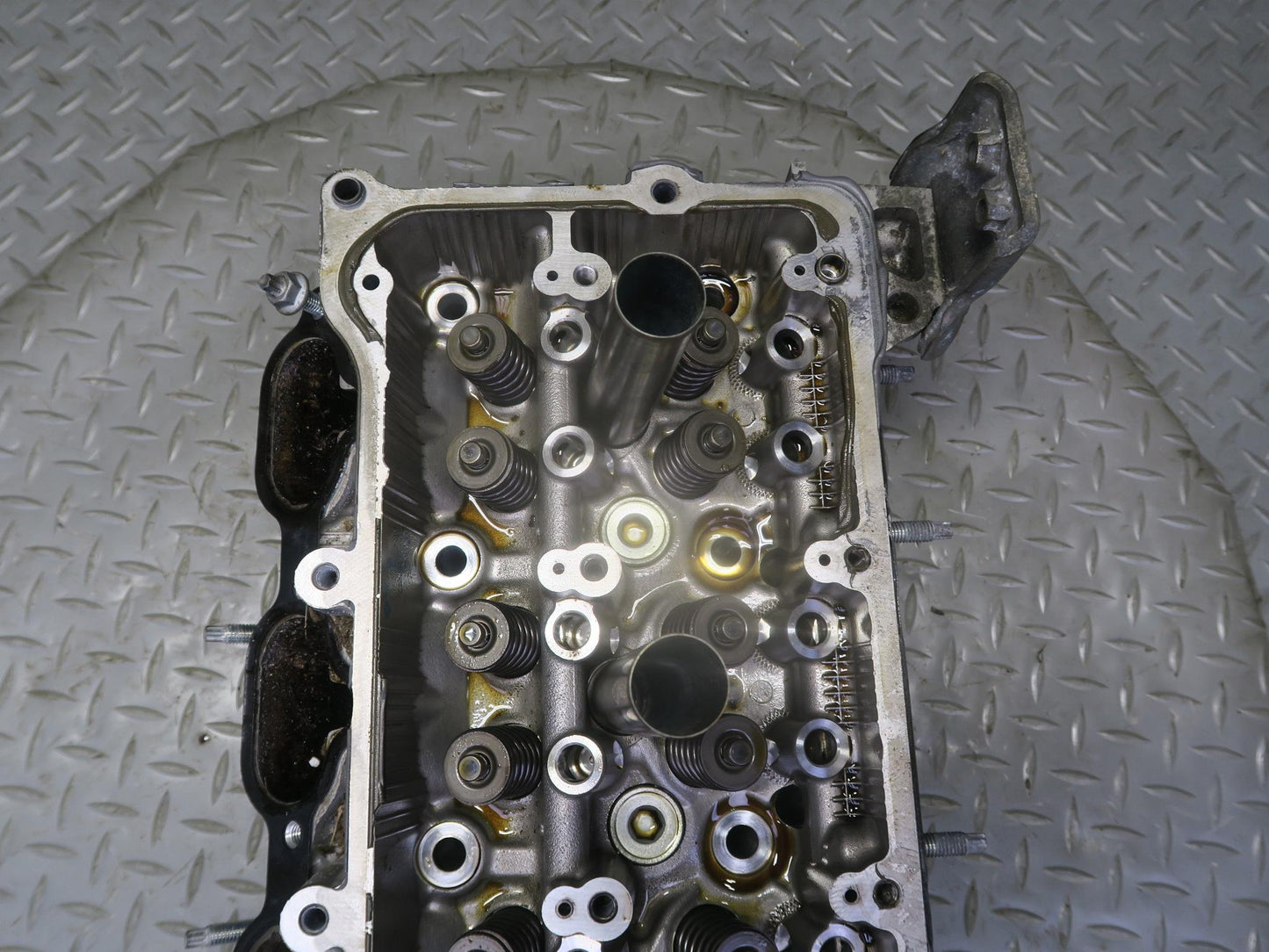15-17 Lexus GSC16L RC350 RC300 2GRFSE Left Engine Motor Cylinder Head 77K OEM