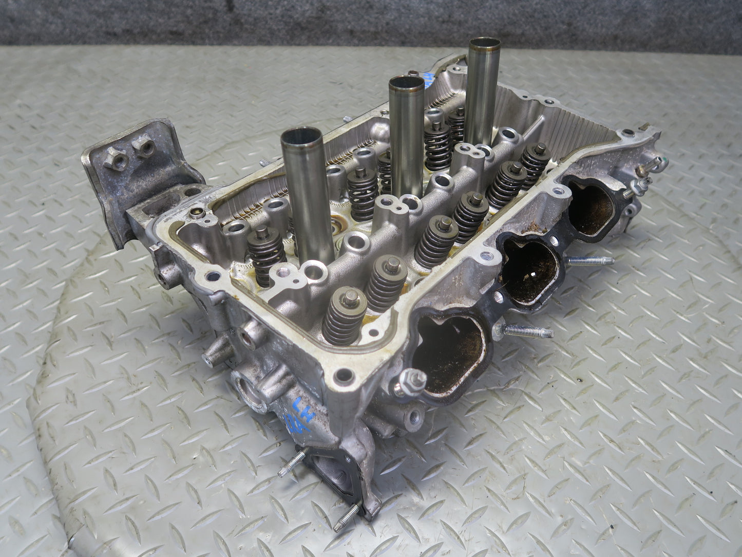 15-17 Lexus GSC16L RC350 RC300 2GRFSE Left Engine Motor Cylinder Head 77K OEM