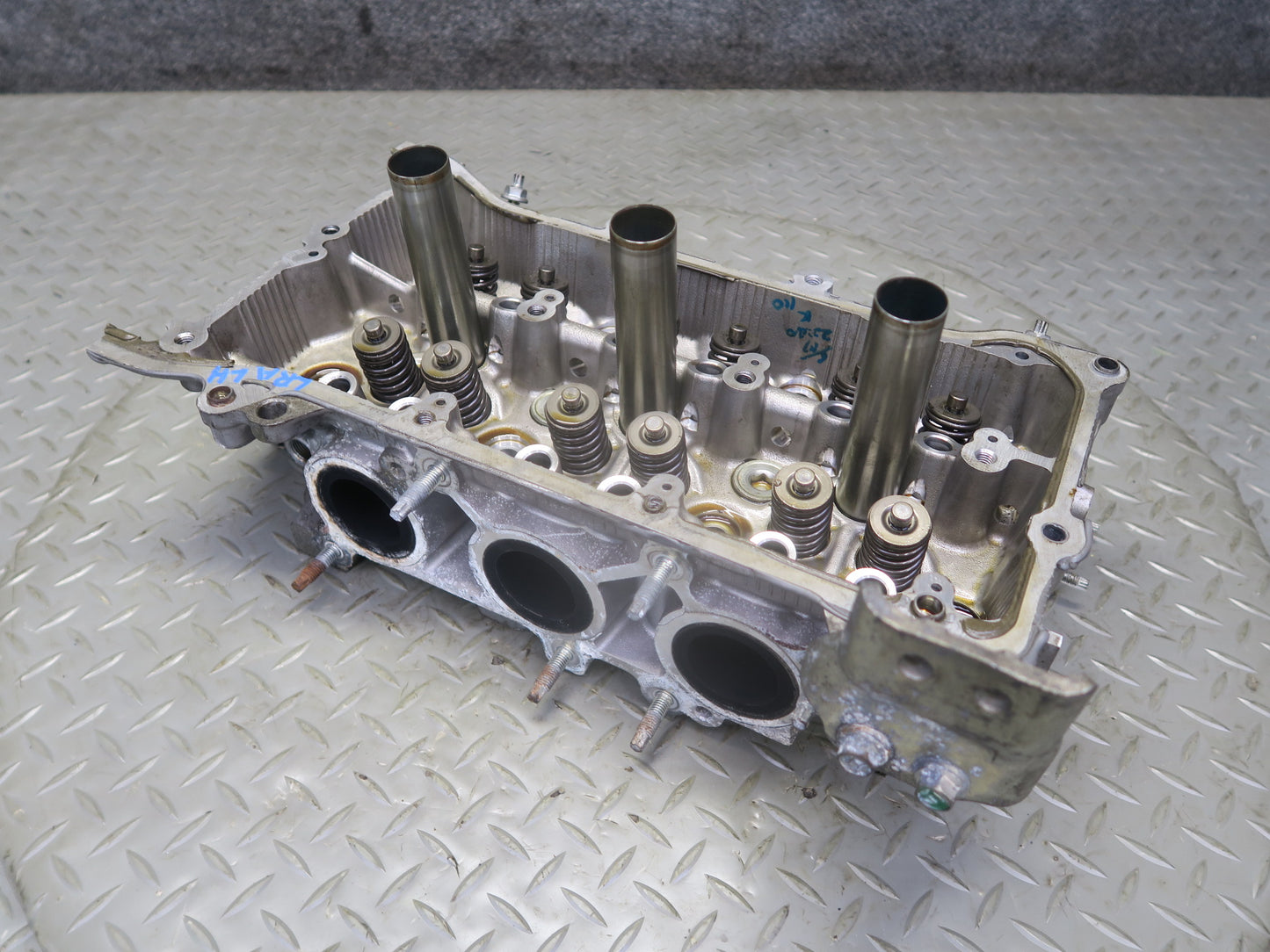 15-17 Lexus GSC16L RC350 RC300 2GRFSE Left Engine Motor Cylinder Head 77K OEM