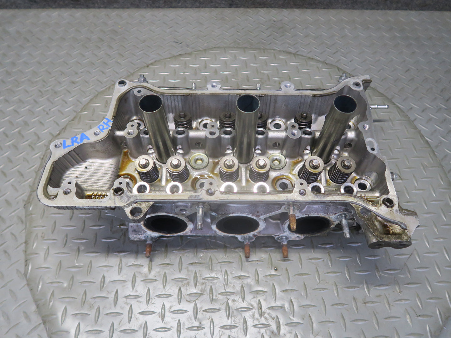 15-17 Lexus GSC16L RC350 RC300 2GRFSE Right Engine Motor Cylinder Head 77K OEM