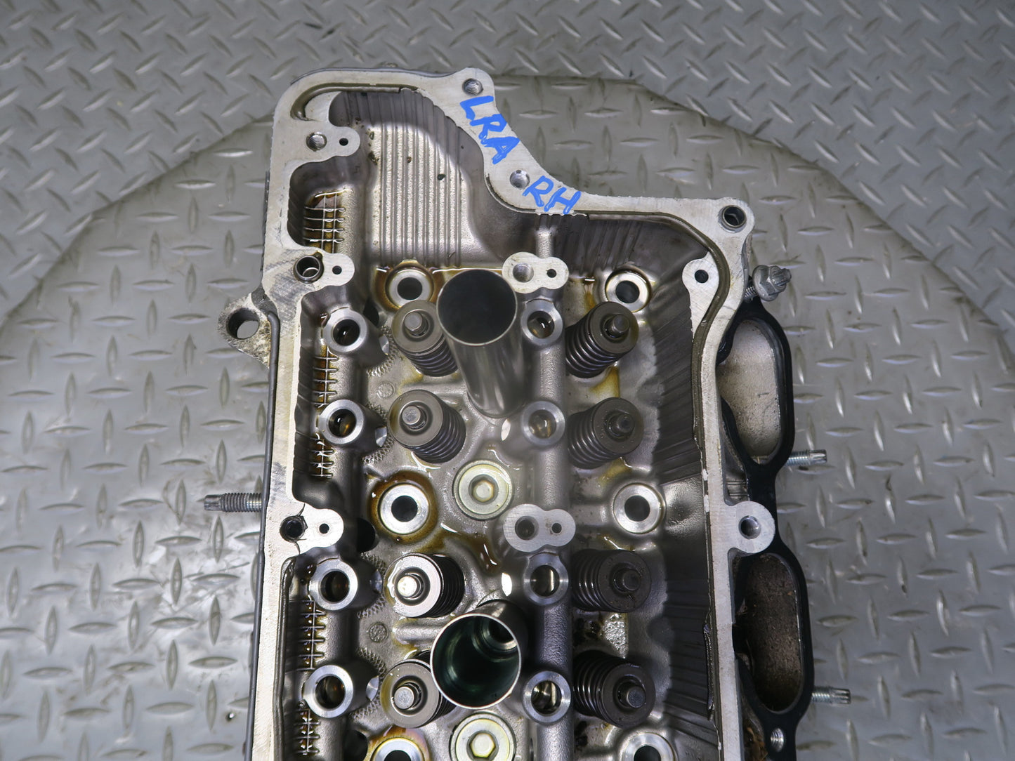 15-17 Lexus GSC16L RC350 RC300 2GRFSE Right Engine Motor Cylinder Head 77K OEM