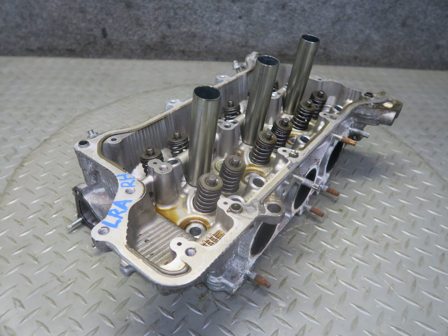 15-17 Lexus GSC16L RC350 RC300 2GRFSE Right Engine Motor Cylinder Head 77K OEM