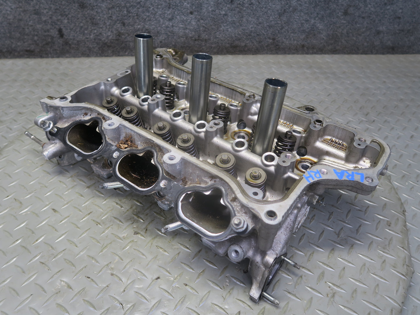 15-17 Lexus GSC16L RC350 RC300 2GRFSE Right Engine Motor Cylinder Head 77K OEM