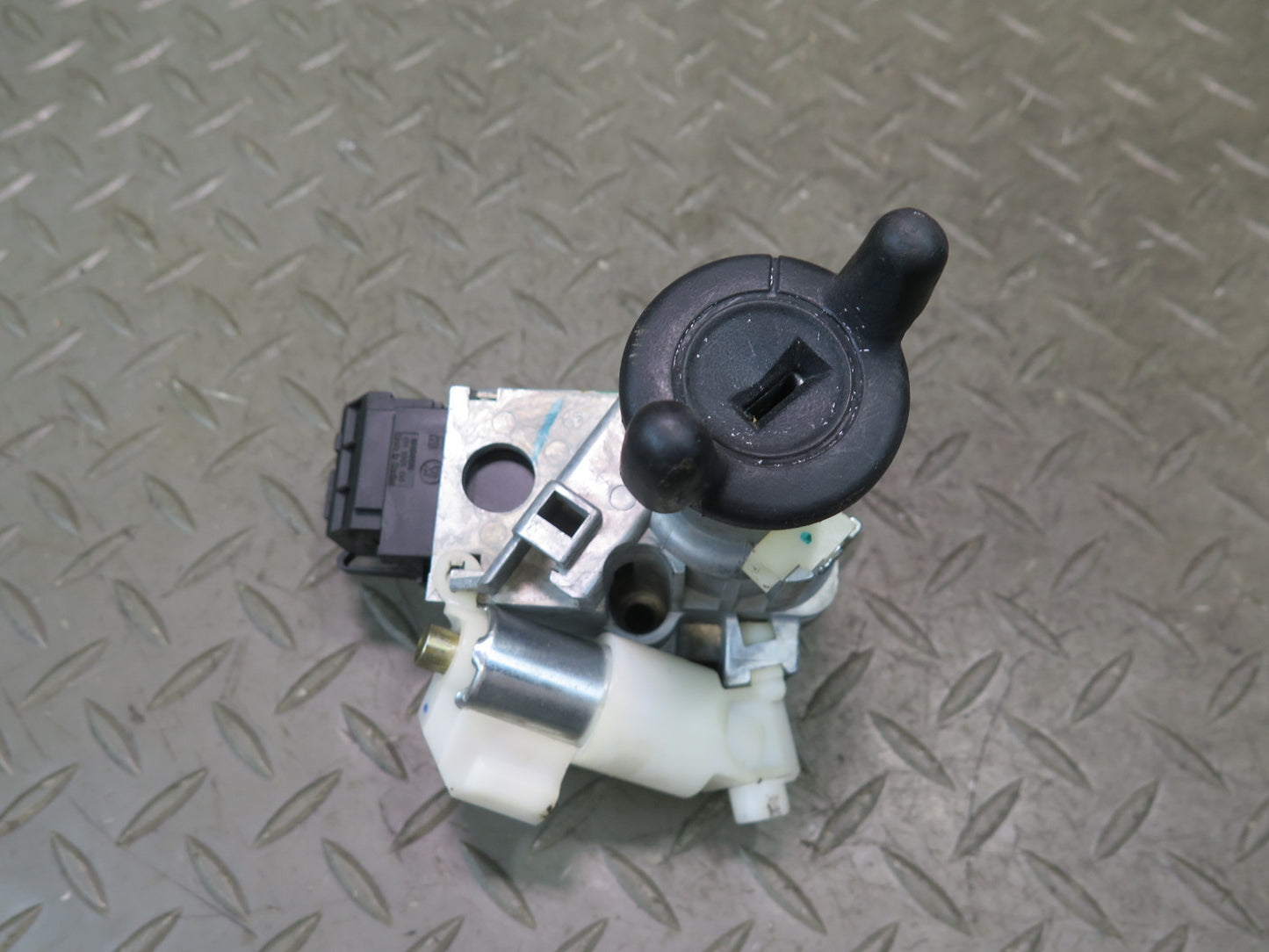 03-06 Chevrolet SSR Ignition Switch Center Console Door Lock KEY Set OEM