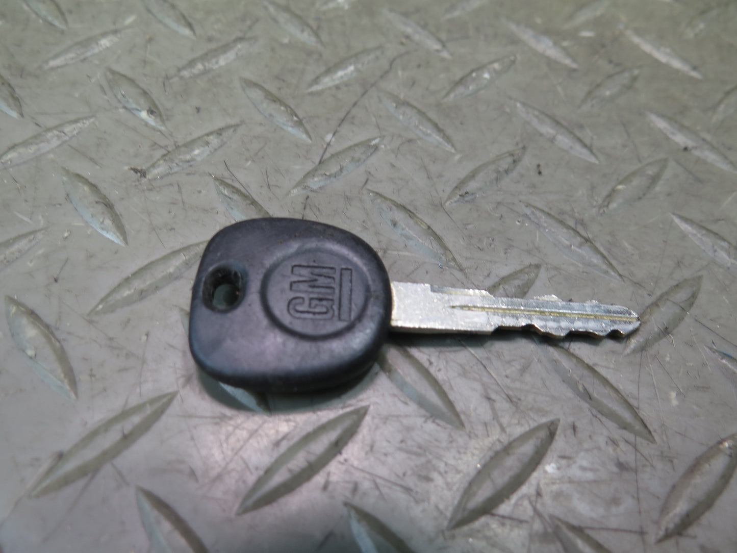 03-06 Chevrolet SSR Ignition Switch Center Console Door Lock KEY Set OEM