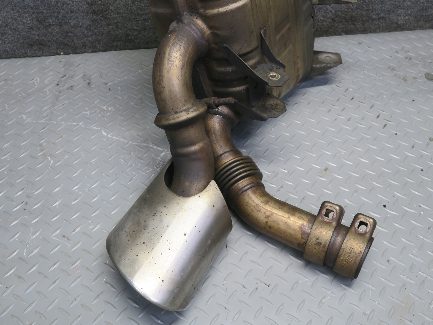 02-05 Porsche 911 996 3.6L M96.03 Rear Right & Left Exhaust Muffler w Tips Set