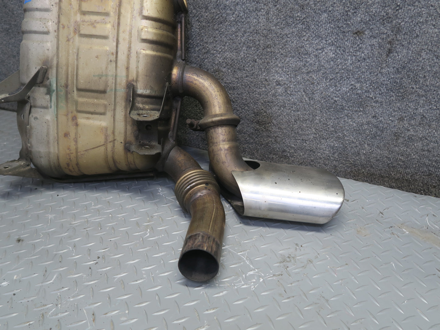 02-05 Porsche 911 996 3.6L M96.03 Rear Right & Left Exhaust Muffler w Tips Set