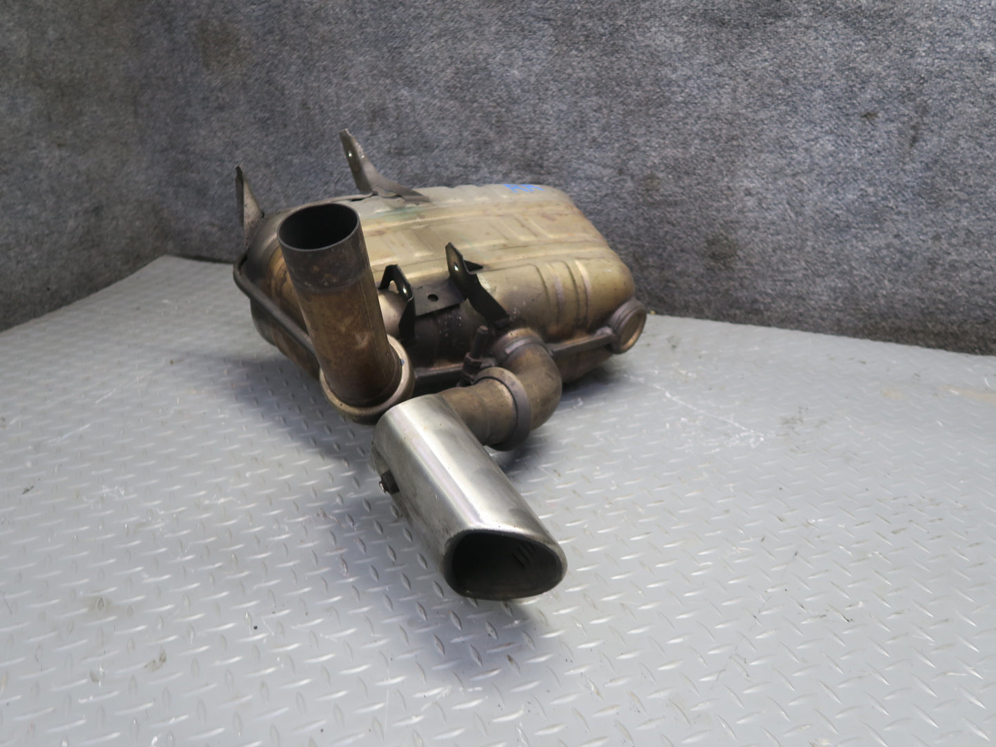 02-05 Porsche 911 996 3.6L M96.03 Rear Right & Left Exhaust Muffler w Tips Set