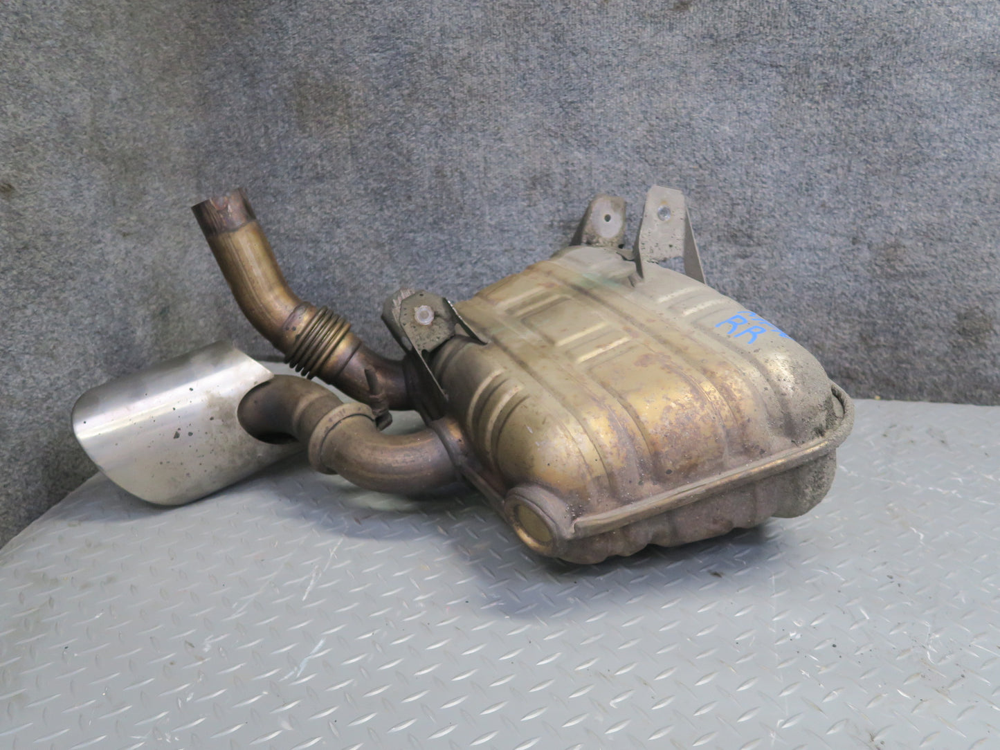 02-05 Porsche 911 996 3.6L M96.03 Rear Right & Left Exhaust Muffler w Tips Set