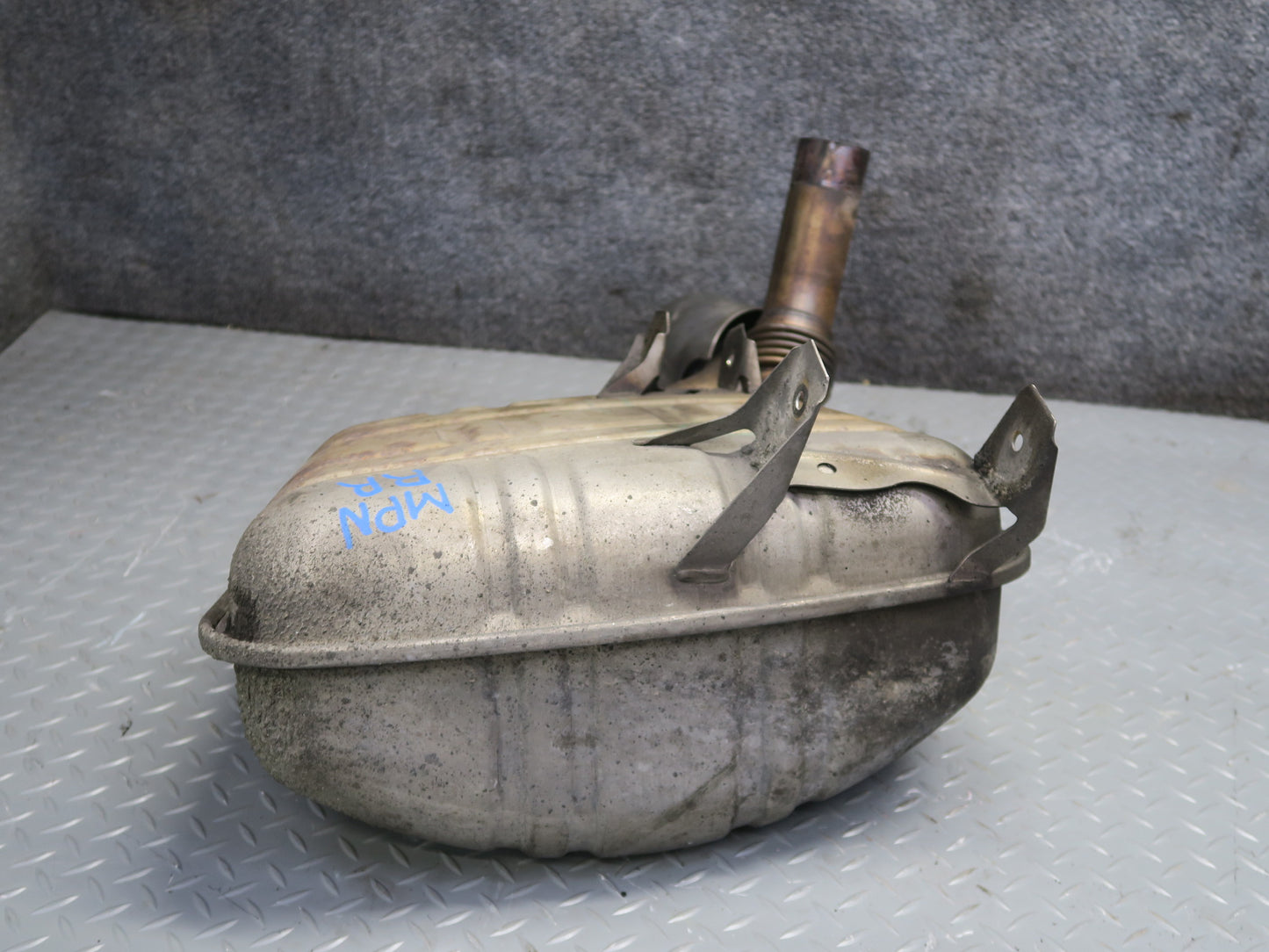 02-05 Porsche 911 996 3.6L M96.03 Rear Right & Left Exhaust Muffler w Tips Set