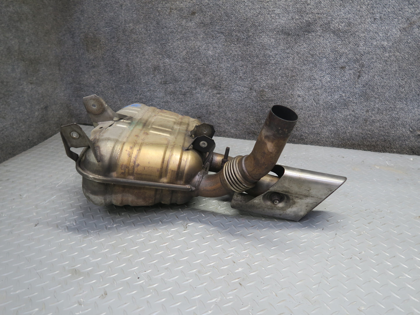 02-05 Porsche 911 996 3.6L M96.03 Rear Right & Left Exhaust Muffler w Tips Set