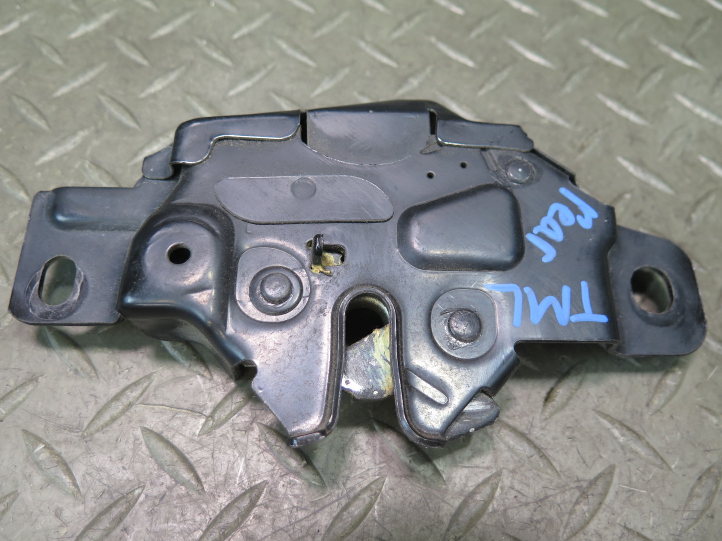 00-05 Toyota MR2 Spyder ZZW30L Rear Trunk Lock Latch Actuator