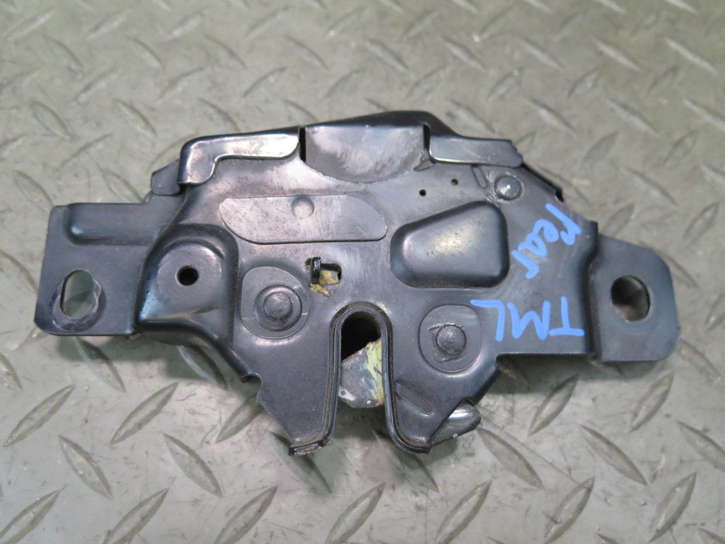 00-05 Toyota MR2 Spyder ZZW30L Rear Trunk Lock Latch Actuator