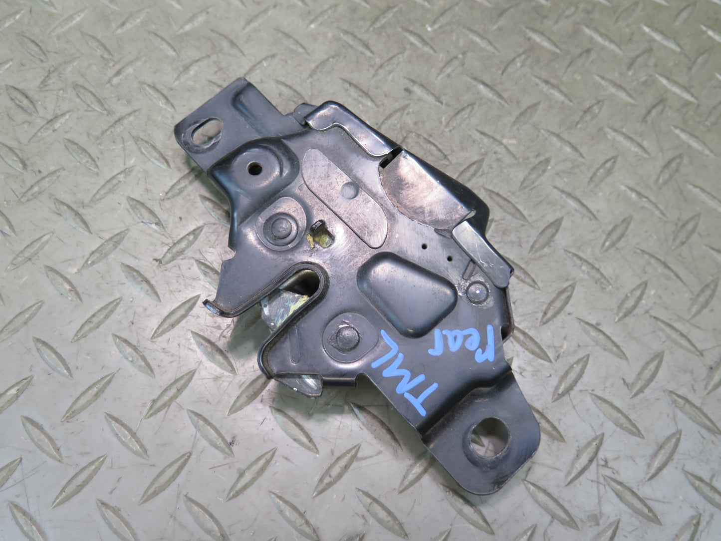00-05 Toyota MR2 Spyder ZZW30L Rear Trunk Lock Latch Actuator