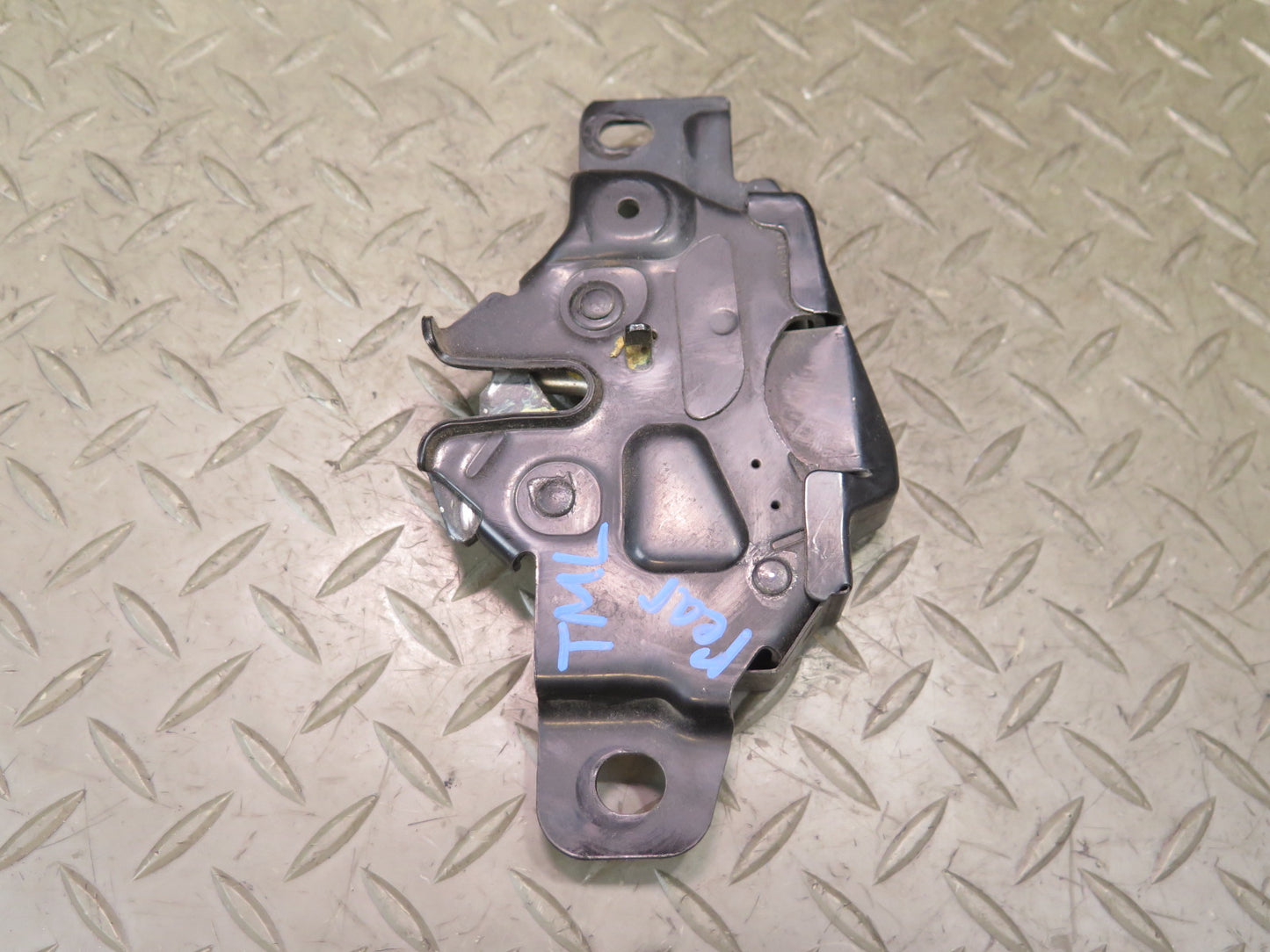 00-05 Toyota MR2 Spyder ZZW30L Rear Trunk Lock Latch Actuator