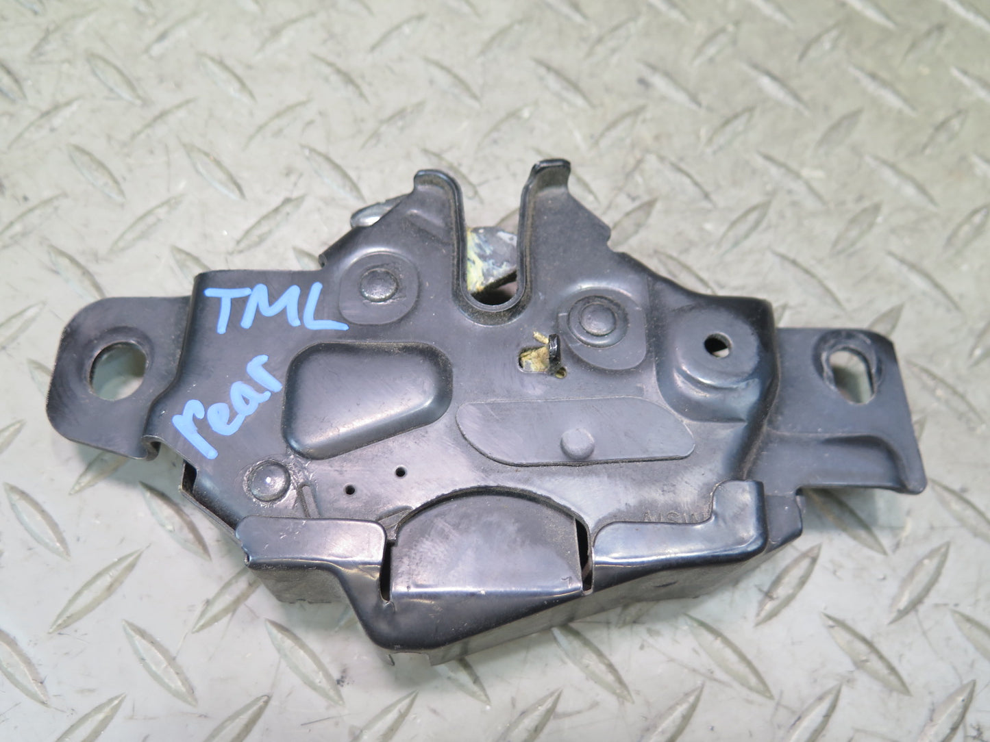 00-05 Toyota MR2 Spyder ZZW30L Rear Trunk Lock Latch Actuator