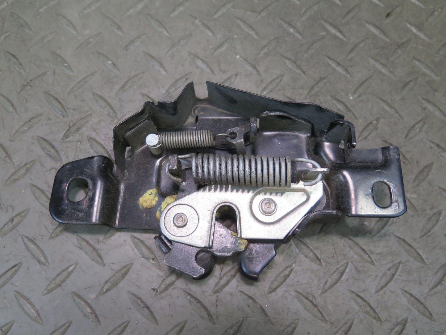 00-05 Toyota MR2 Spyder ZZW30L Rear Trunk Lock Latch Actuator