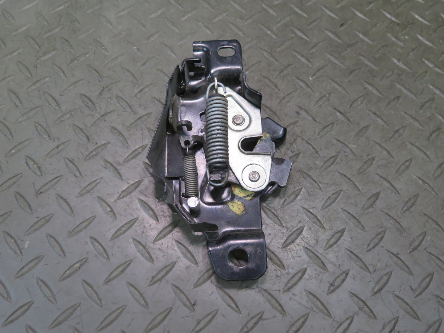00-05 Toyota MR2 Spyder ZZW30L Rear Trunk Lock Latch Actuator