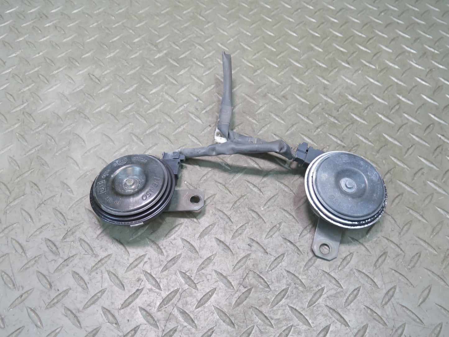 00-05 Toyota MR2 Spyder ZZW30L High & Low Tone Note Pitch Horn Signal Set