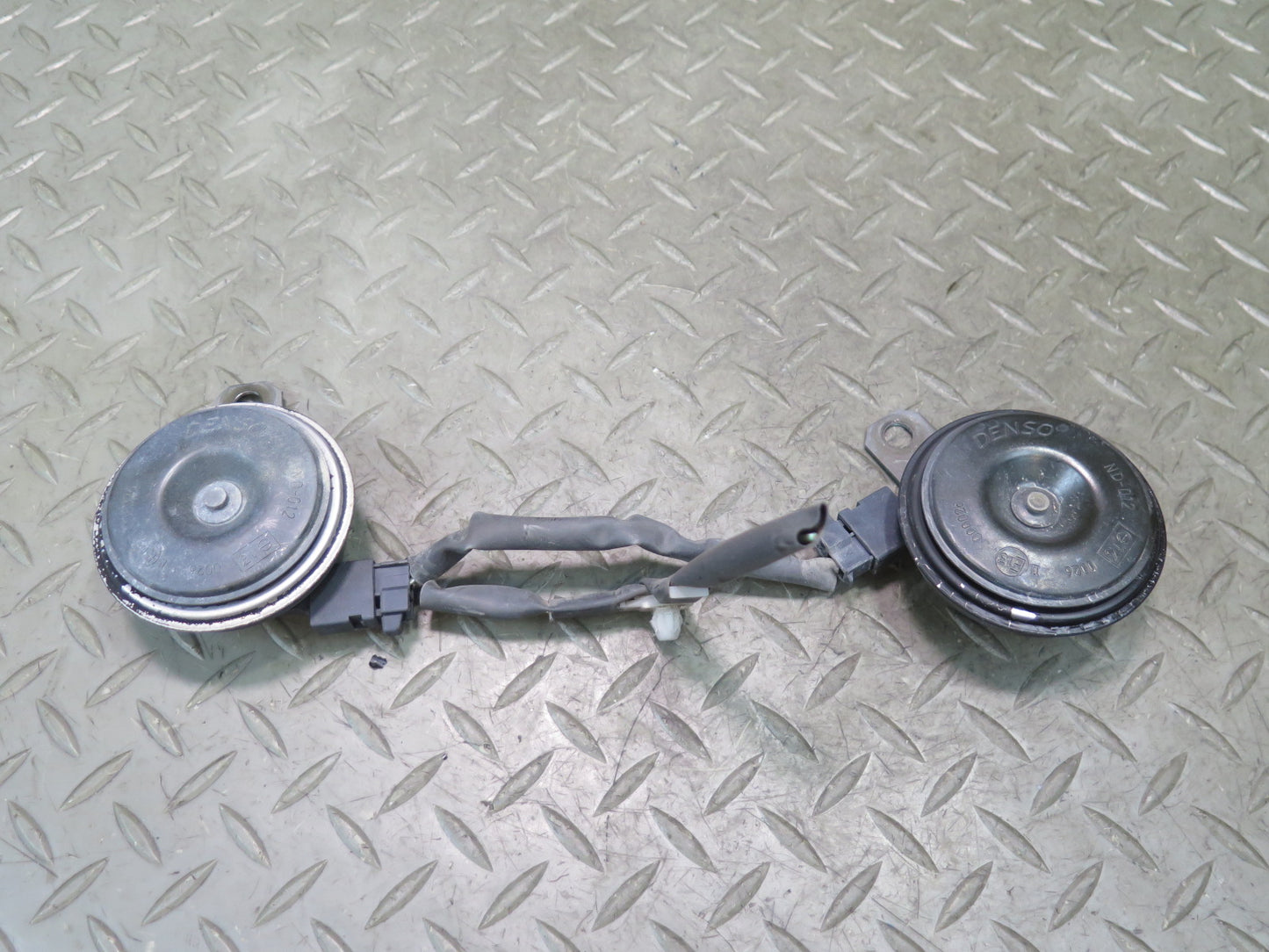 00-05 Toyota MR2 Spyder ZZW30L High & Low Tone Note Pitch Horn Signal Set