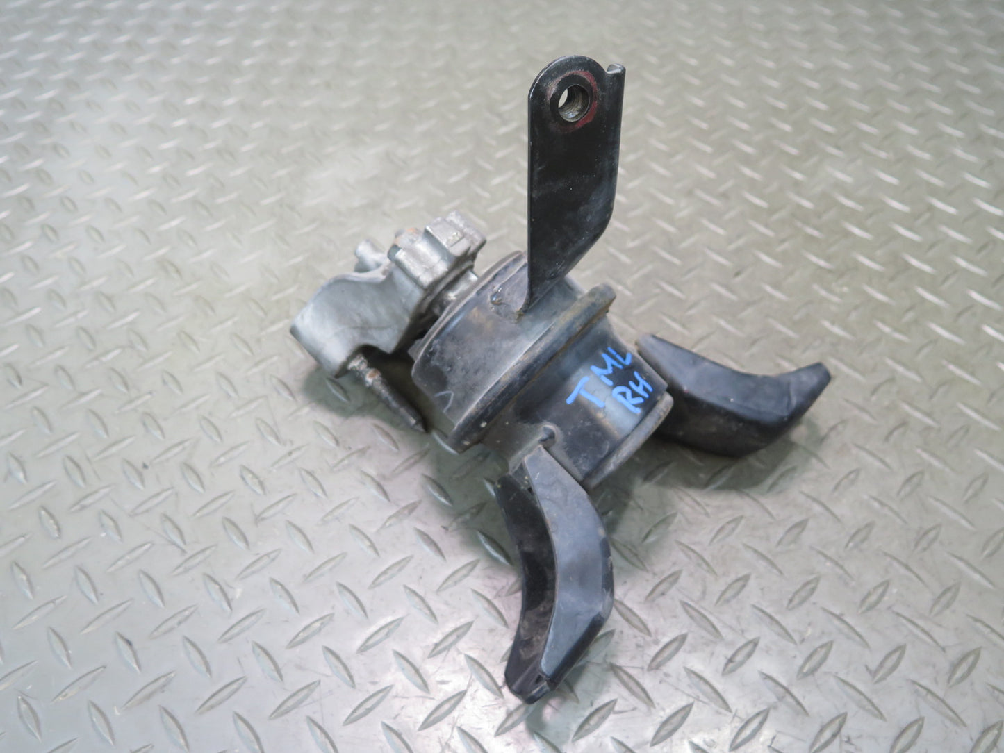 00-05 Toyota MR2 Spyder ZZW30L 1.8L 1ZZFE Right Engine Mount Bracket Support OEM