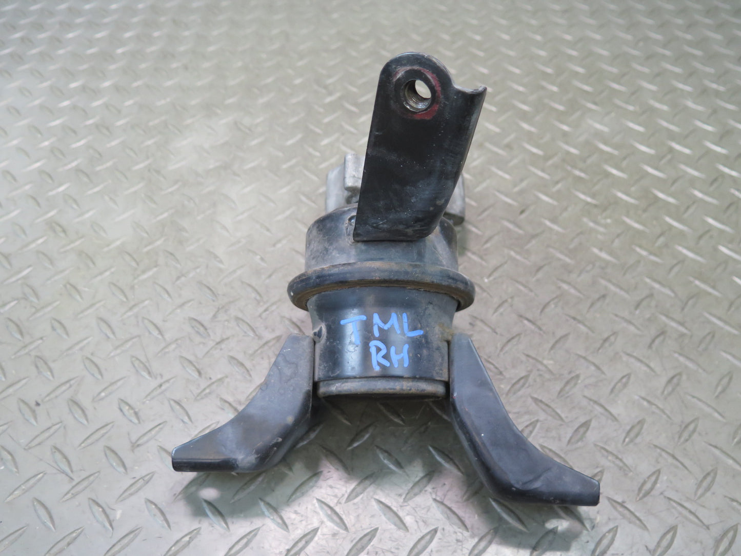 00-05 Toyota MR2 Spyder ZZW30L 1.8L 1ZZFE Right Engine Mount Bracket Support OEM