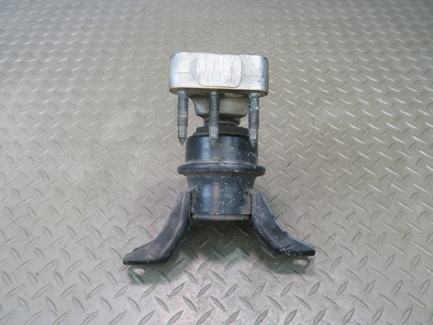 00-05 Toyota MR2 Spyder ZZW30L 1.8L 1ZZFE Right Engine Mount Bracket Support OEM