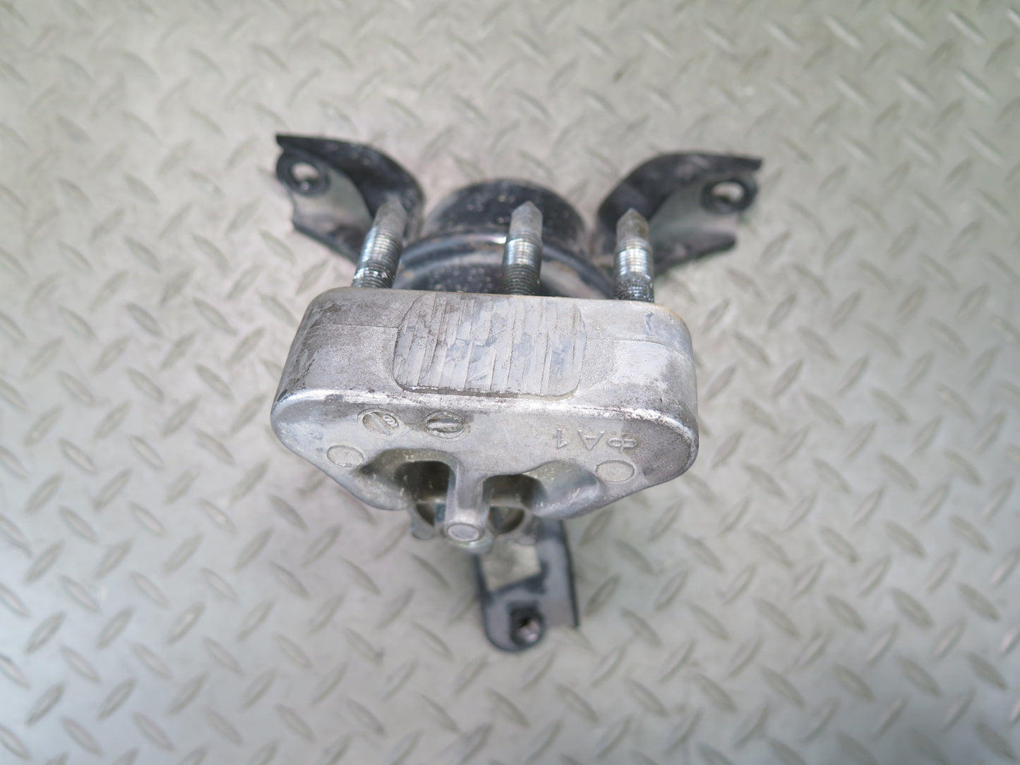 00-05 Toyota MR2 Spyder ZZW30L 1.8L 1ZZFE Right Engine Mount Bracket Support OEM