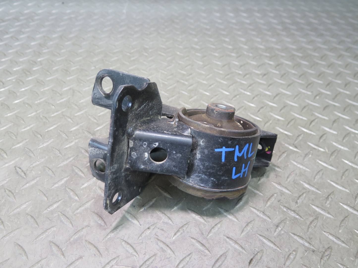 00-05  Toyota MR2 Spyder ZZW30L 1.8L 1ZZFE Left Engine Motor Mount OEM