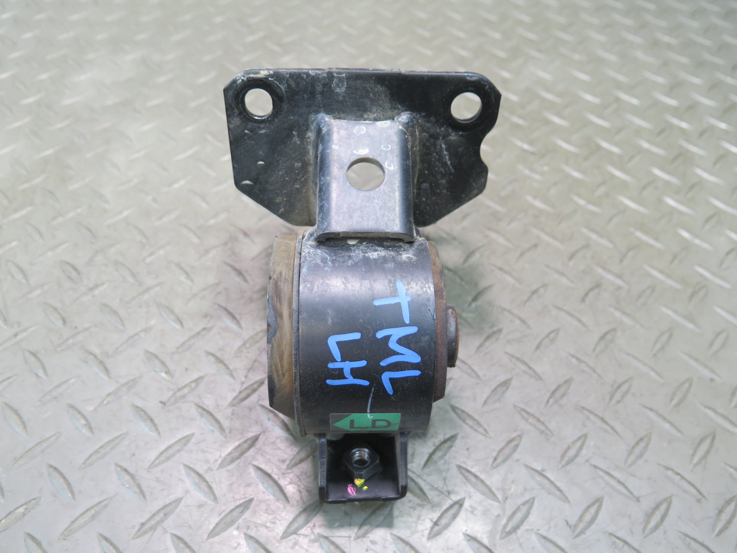 00-05  Toyota MR2 Spyder ZZW30L 1.8L 1ZZFE Left Engine Motor Mount OEM
