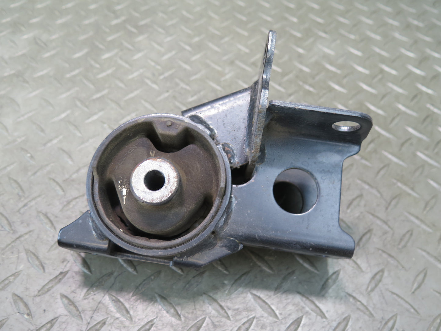 00-05  Toyota MR2 Spyder ZZW30L 1.8L 1ZZFE Left Engine Motor Mount OEM