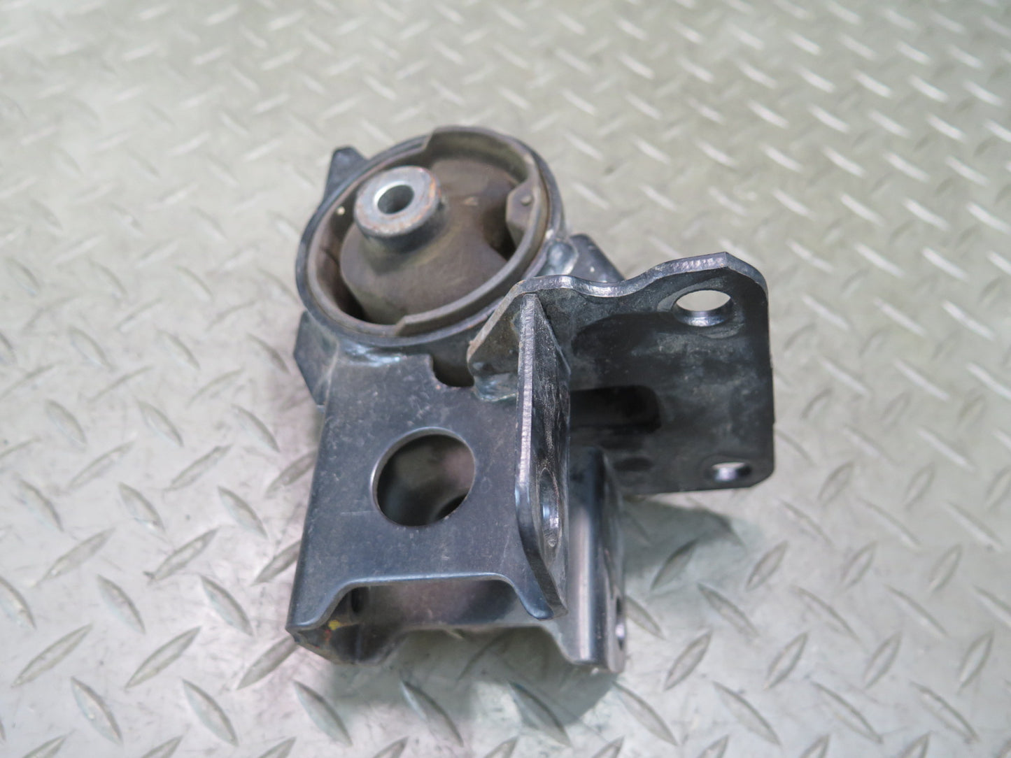 00-05  Toyota MR2 Spyder ZZW30L 1.8L 1ZZFE Left Engine Motor Mount OEM